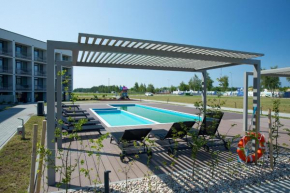 Mindaugo apartamentai su šildomu baseinu, sporto sale, vaikų kambariu, work zona